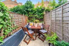 Oaklands Grove, London