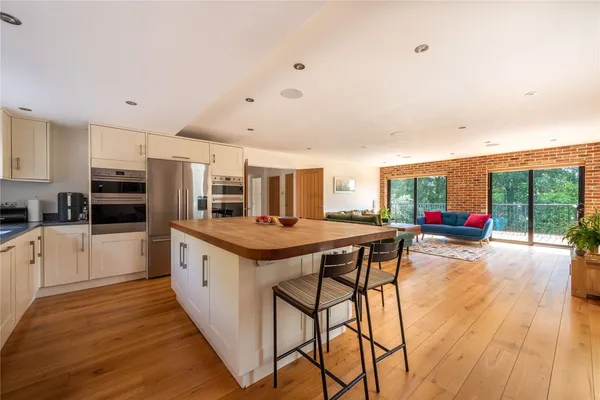 The Coombe, Betchworth, RH3 photo 2