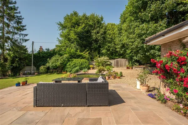 The Coombe, Betchworth, RH3 photo 4