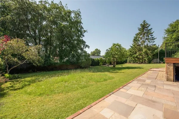 The Coombe, Betchworth, RH3 photo 15