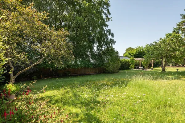The Coombe, Betchworth, RH3 photo 19
