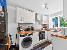 Silver Birch Close, London thumb 2