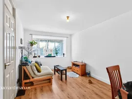Silver Birch Close, London thumb 3