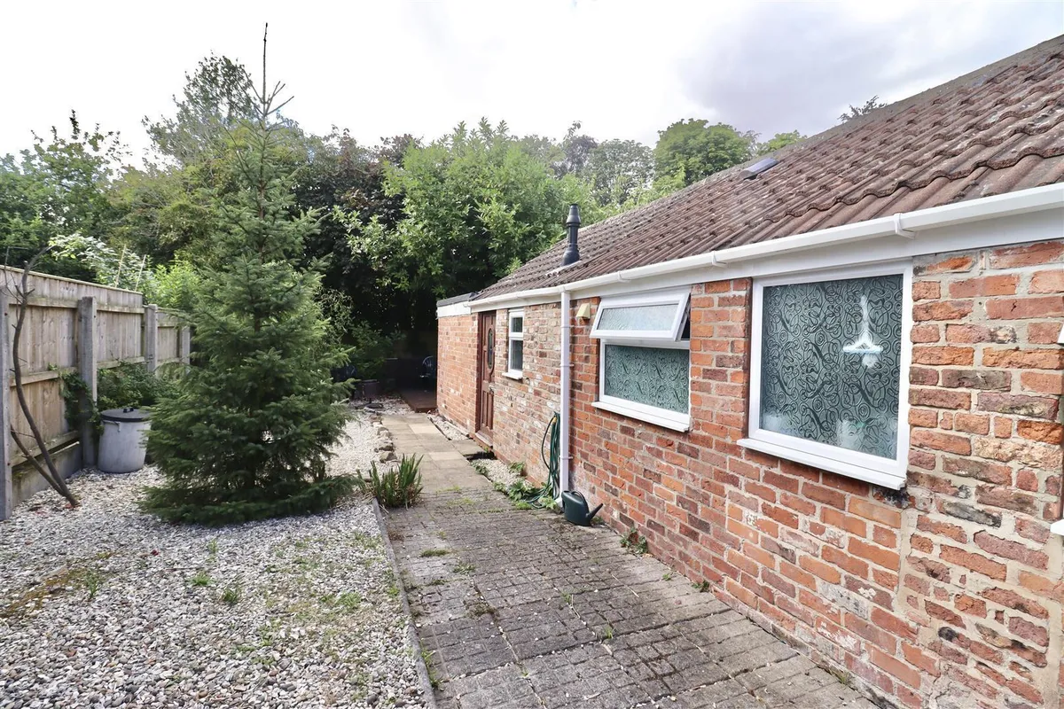 Station Road, Brough