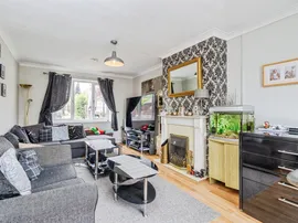 Walford Drive, LINCOLN thumb 3