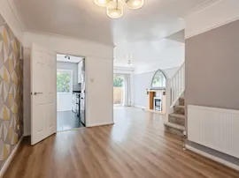 Hampton Close, Stevenage thumb 3