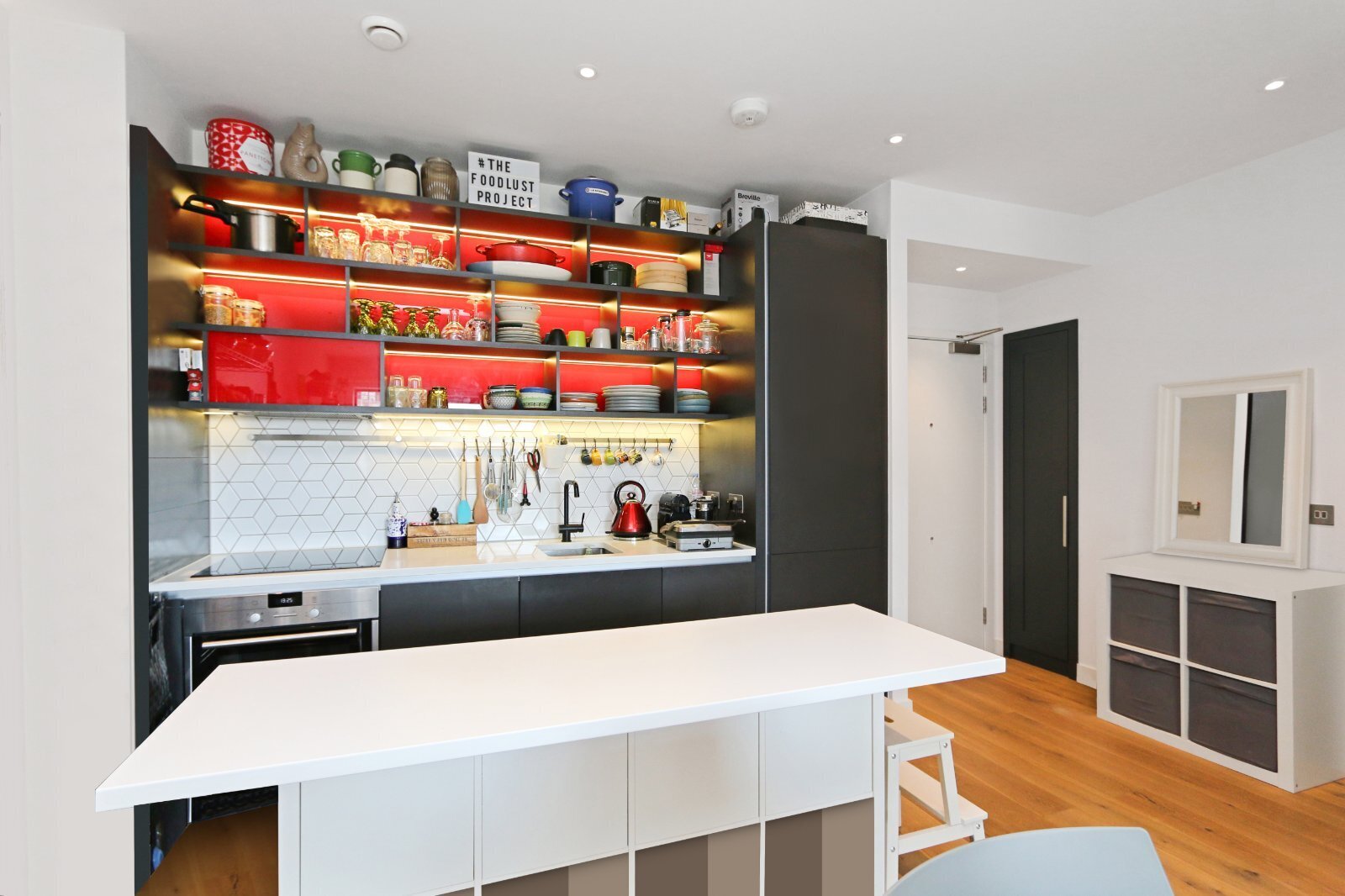 Botanic Square, Canning Town, London, E14 Image 1