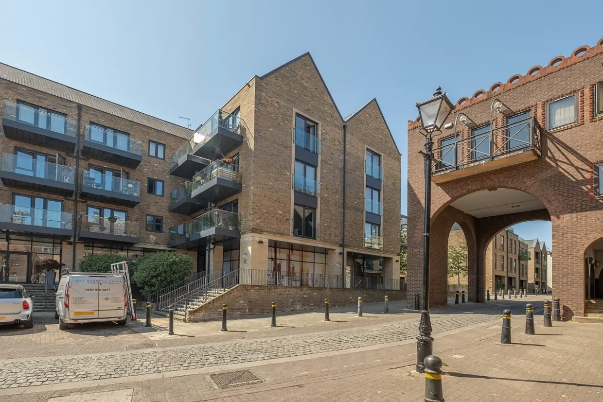 Swan Street, Isleworth, TW7 photo 1