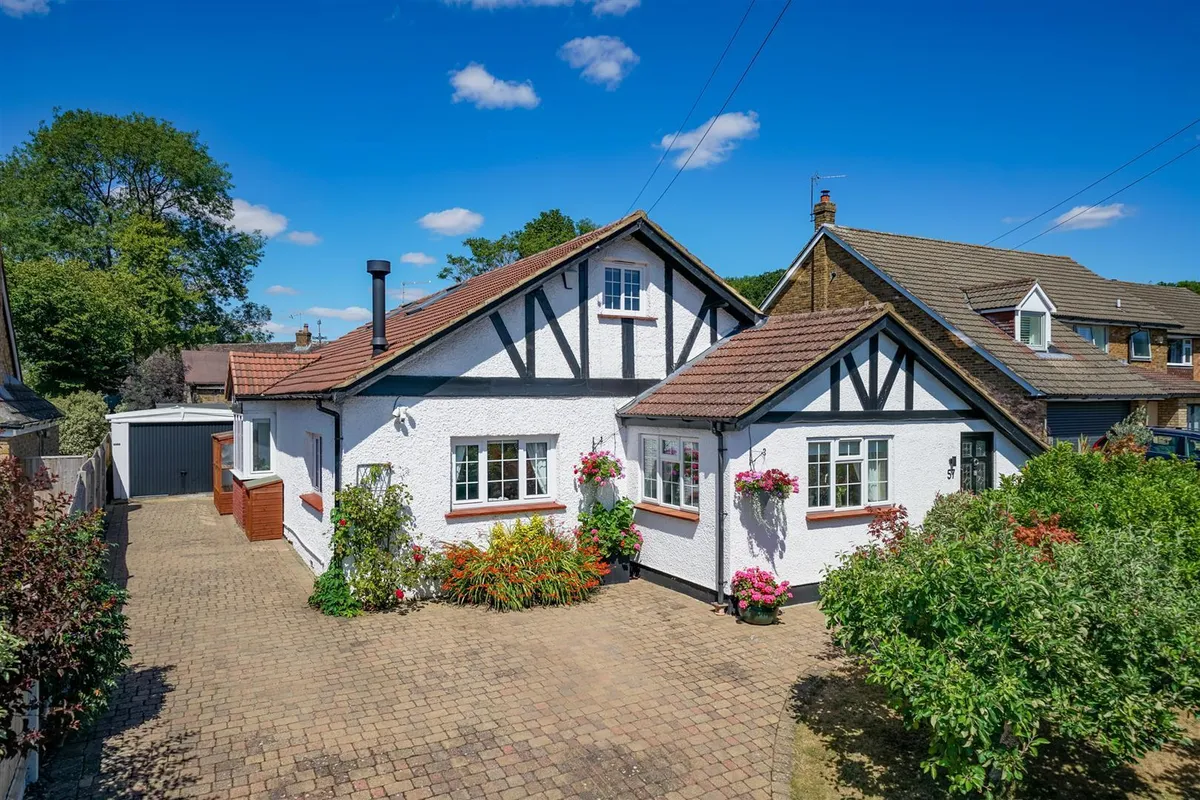 Hillfield Road, Hemel Hempstead, Hertfordshire, HP2 4AB