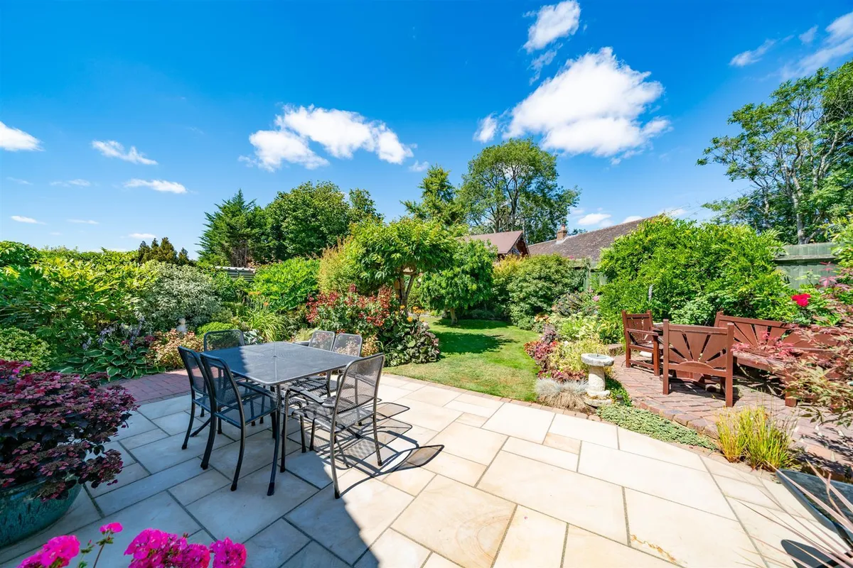 Hillfield Road, Hemel Hempstead, Hertfordshire, HP2 4AB