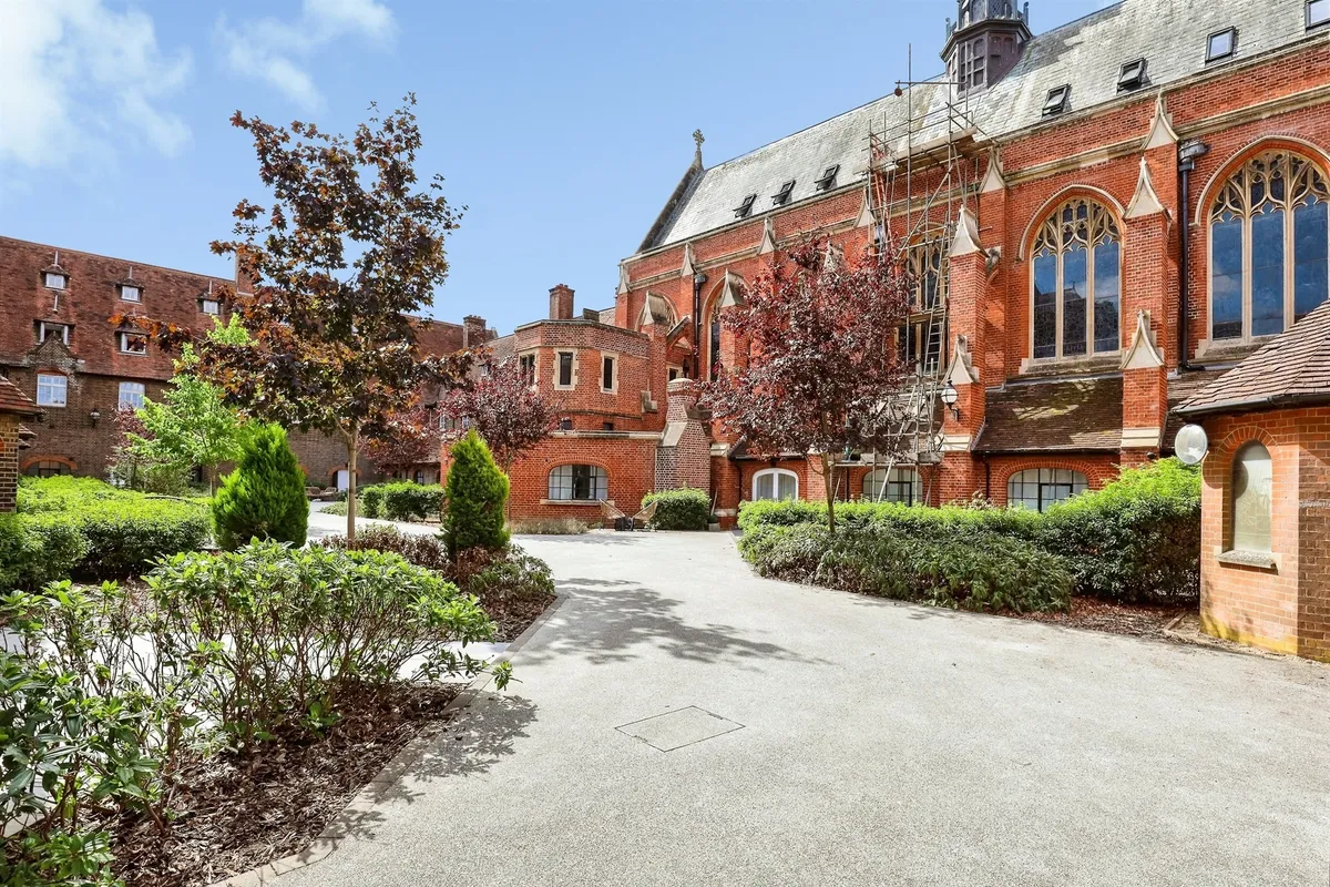 Syresham Gardens, Haywards Heath