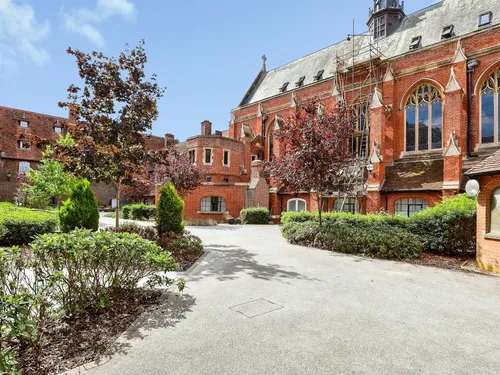 Syresham Gardens, Haywards Heathphoto