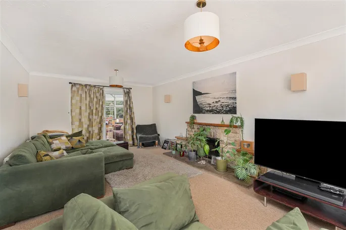 Property carousel image 3