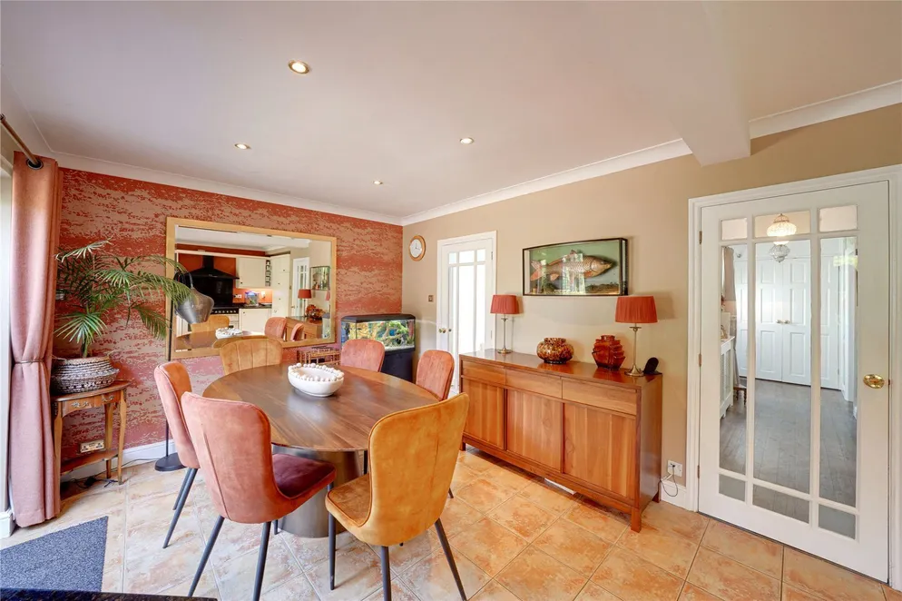 Property carousel item 4