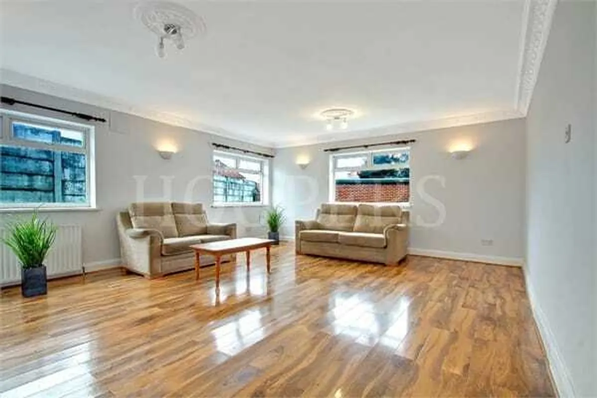 Warren Road, London, NW2