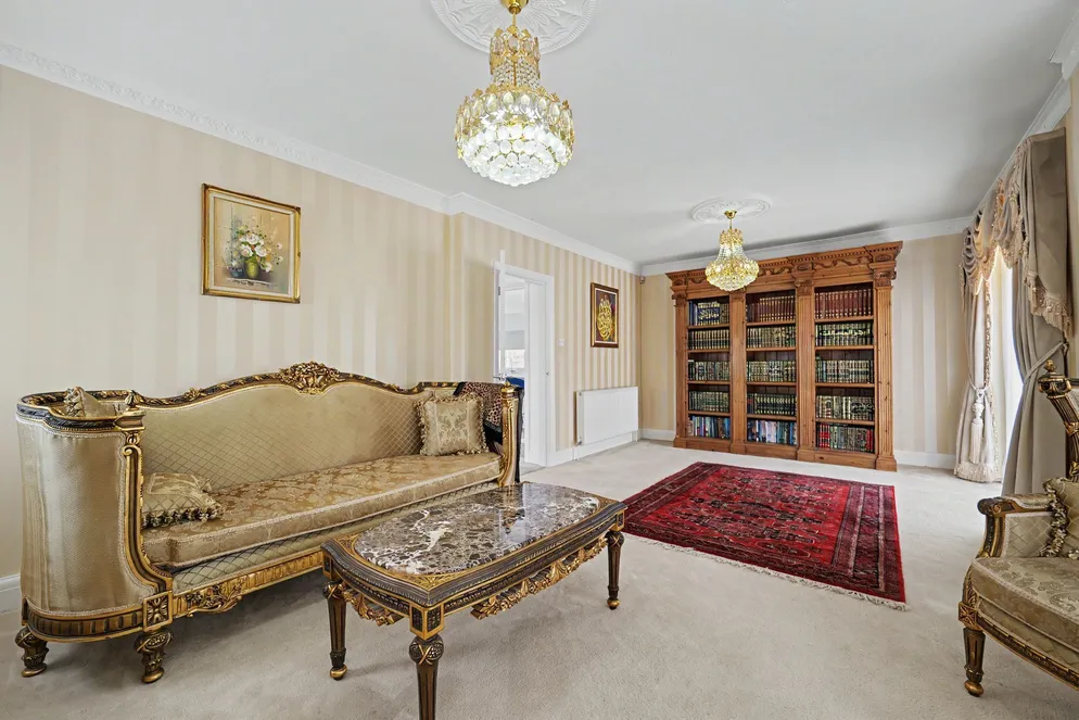 Property carousel item 5