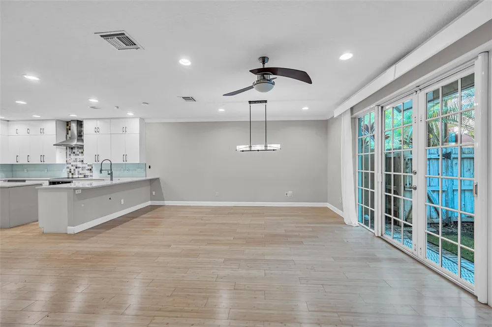 1617 NE 2nd Ct, Fort Lauderdale, FL 33301