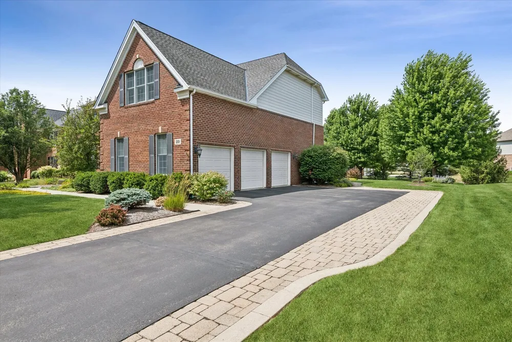 29 Glacier Circle, South Barrington, IL 60010