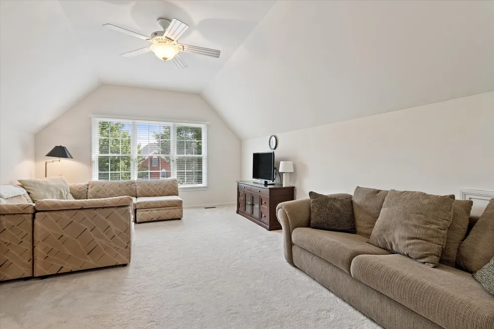 29 Glacier Circle, South Barrington, IL 60010