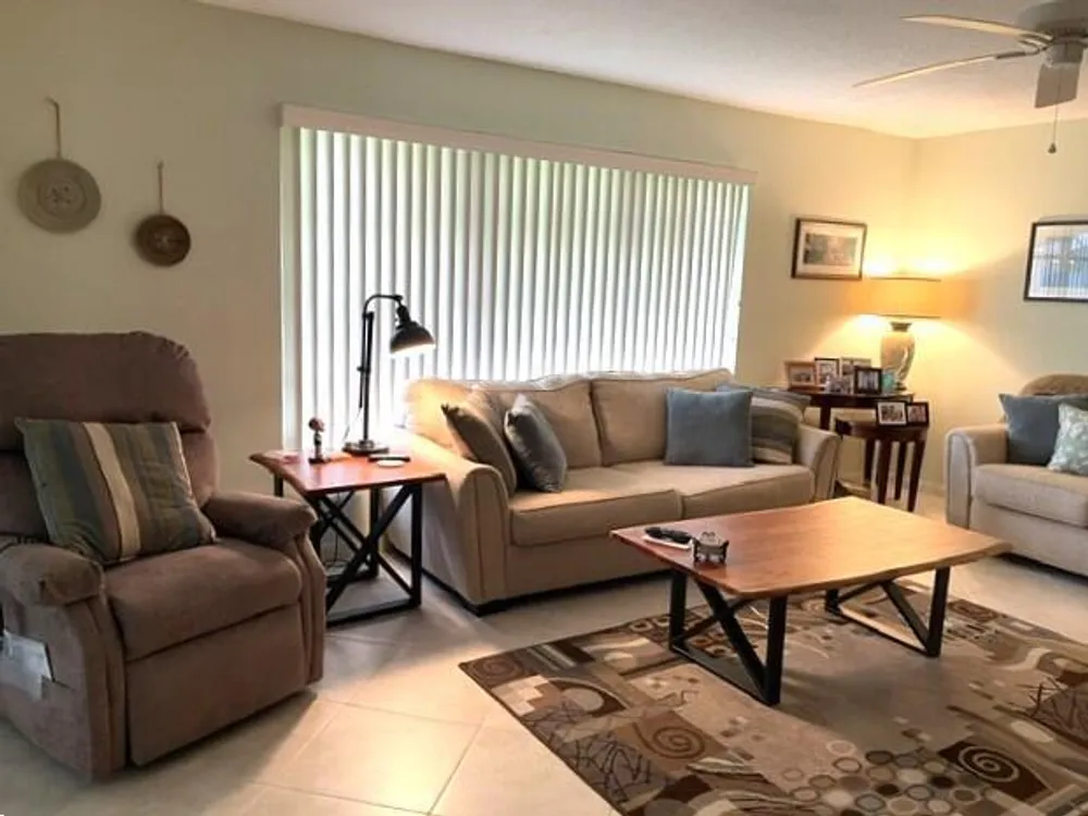 237 High Point Ct W, Delray Beach, FL 33445