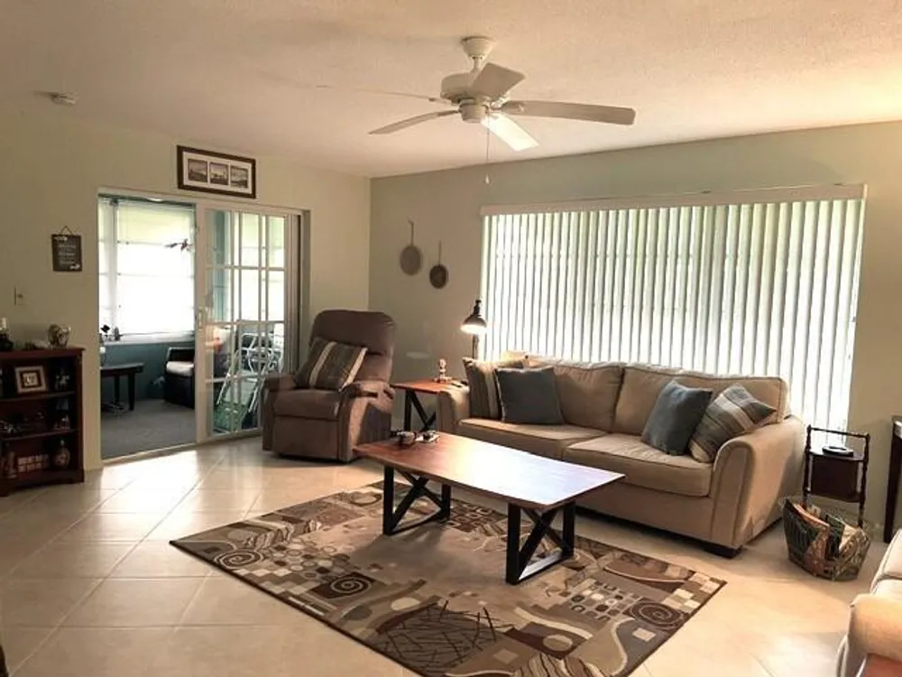 237 High Point Ct W, Delray Beach, FL 33445