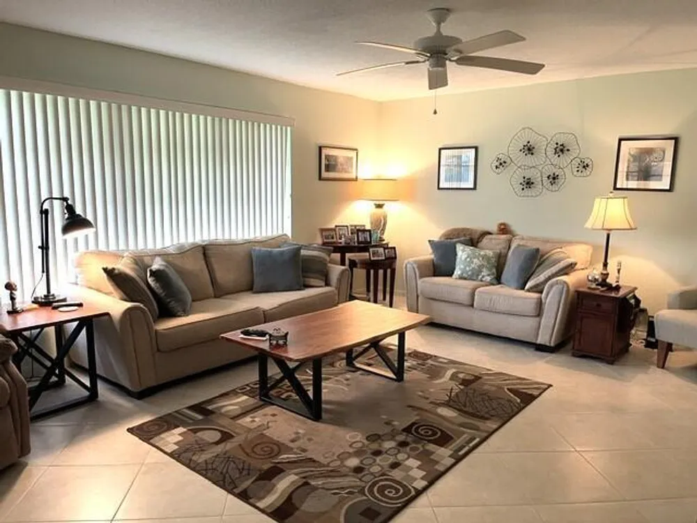 237 High Point Ct W, Delray Beach, FL 33445