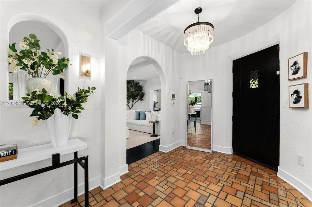 4430 Alton Rd, Miami Beach, FL 33140