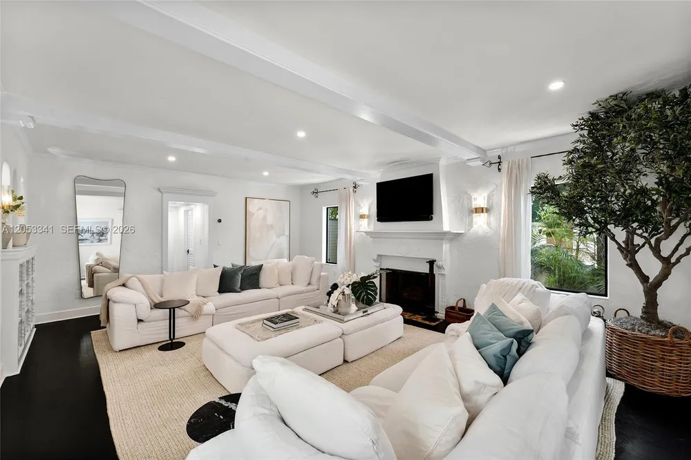 4430 Alton Rd, Miami Beach, FL 33140