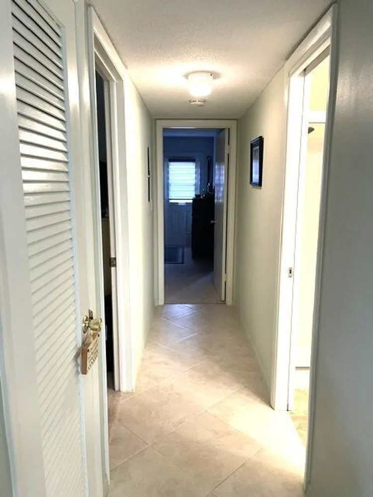 237 High Point Ct W, Delray Beach, FL 33445