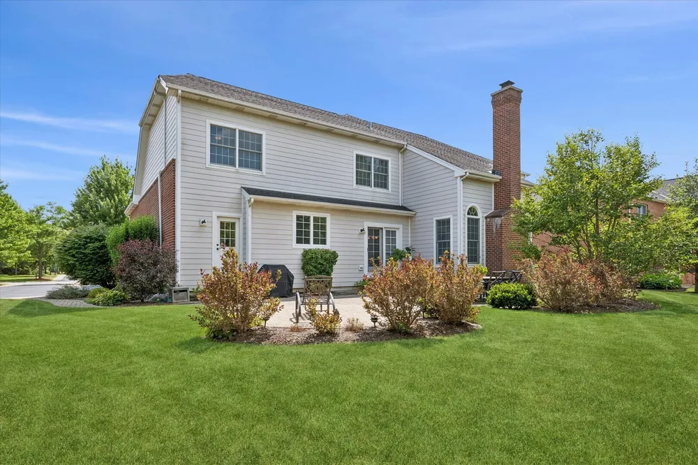 29 Glacier Circle, South Barrington, IL 60010