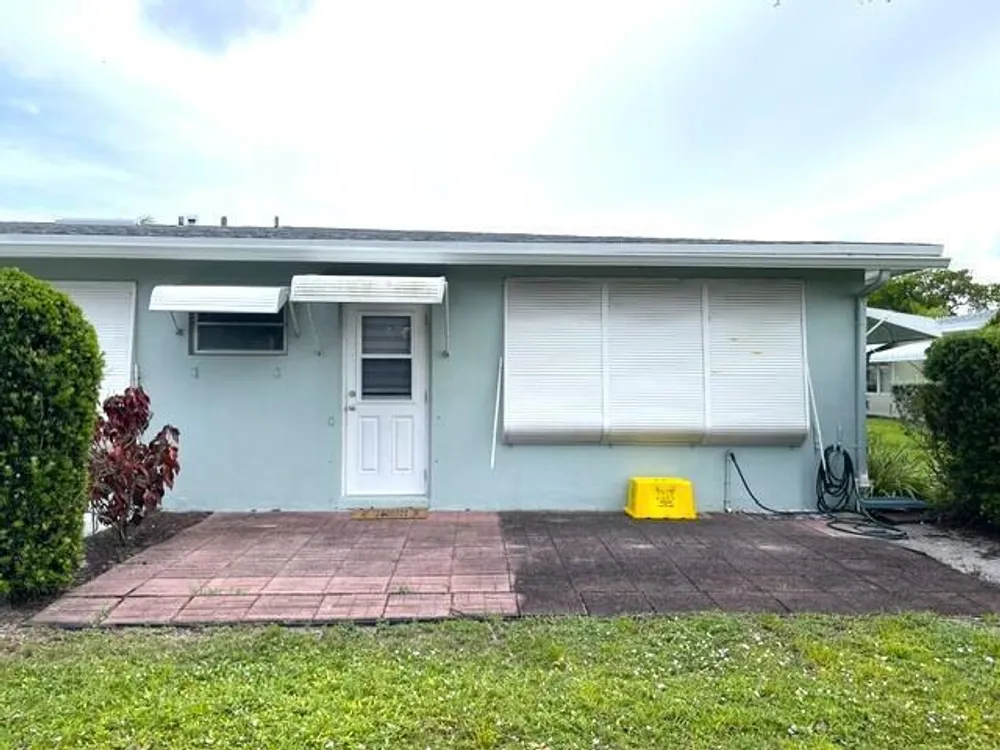 237 High Point Ct W, Delray Beach, FL 33445