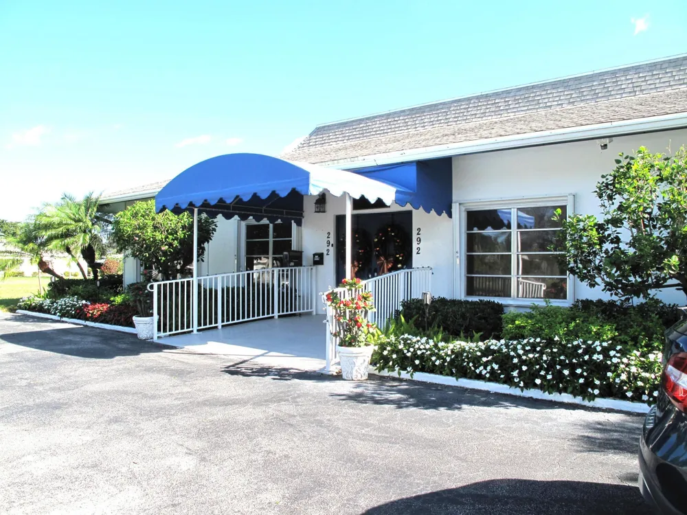237 High Point Ct W, Delray Beach, FL 33445