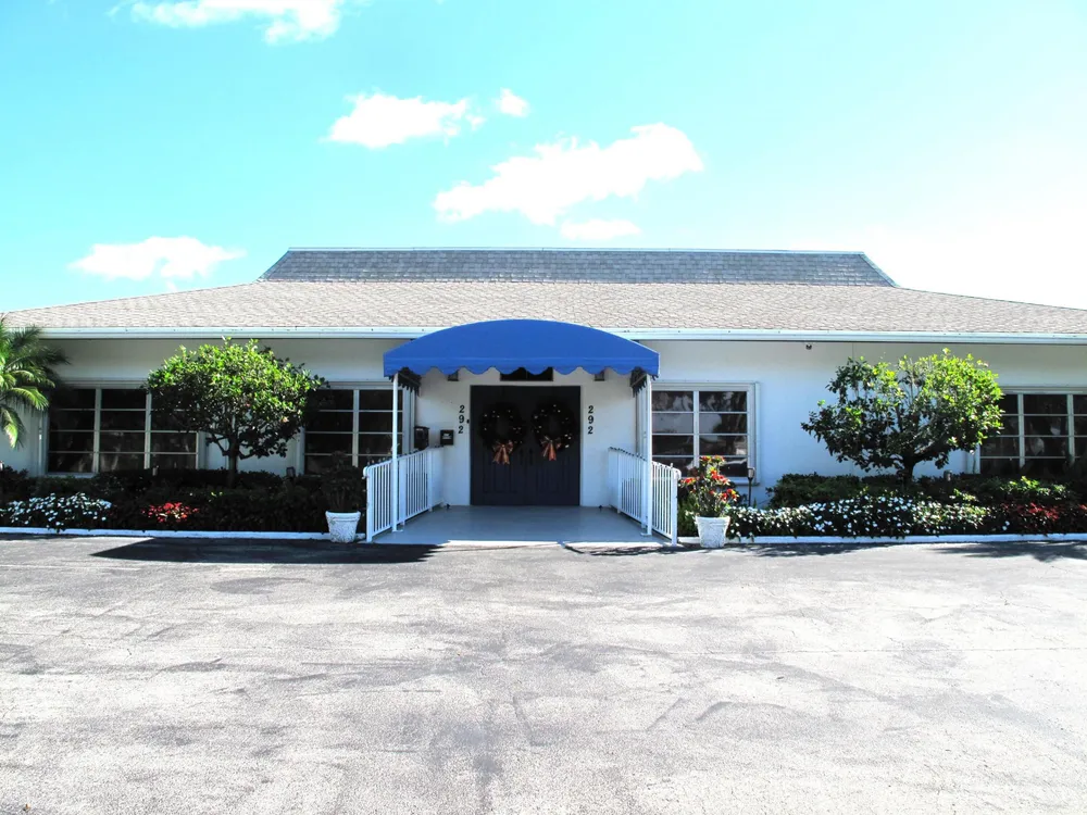 237 High Point Ct W, Delray Beach, FL 33445
