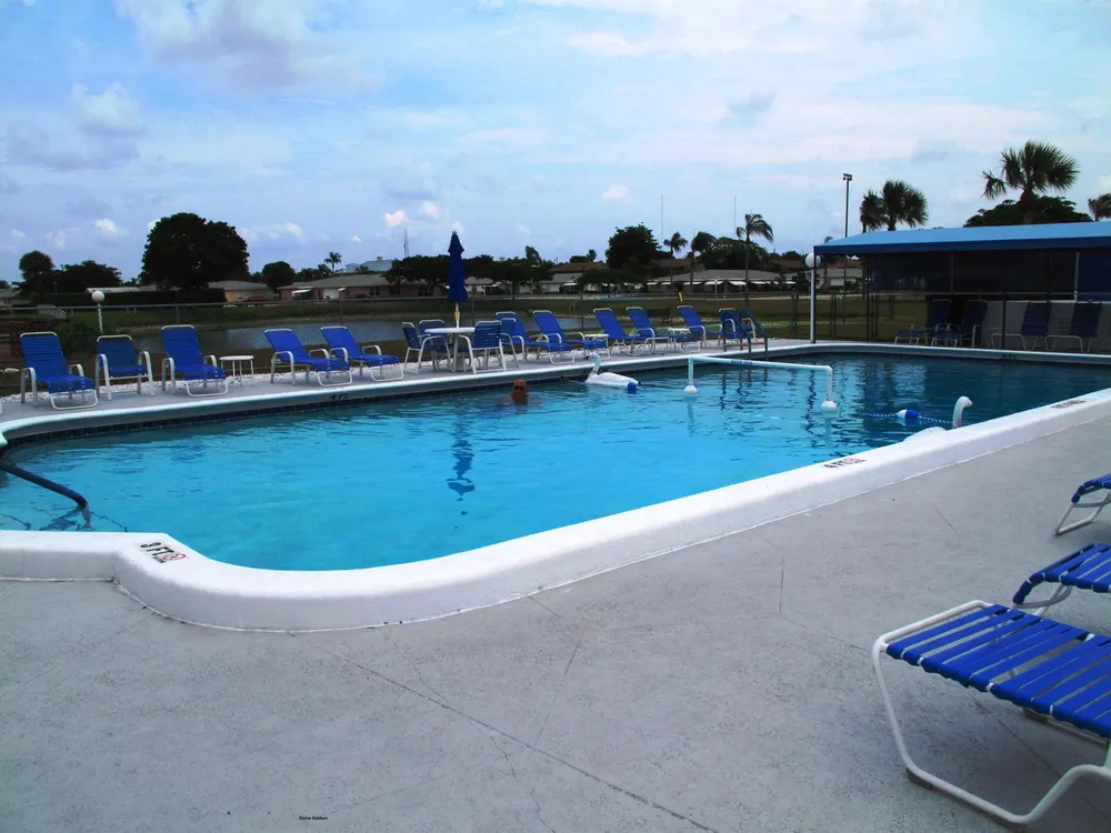 237 High Point Ct W, Delray Beach, FL 33445