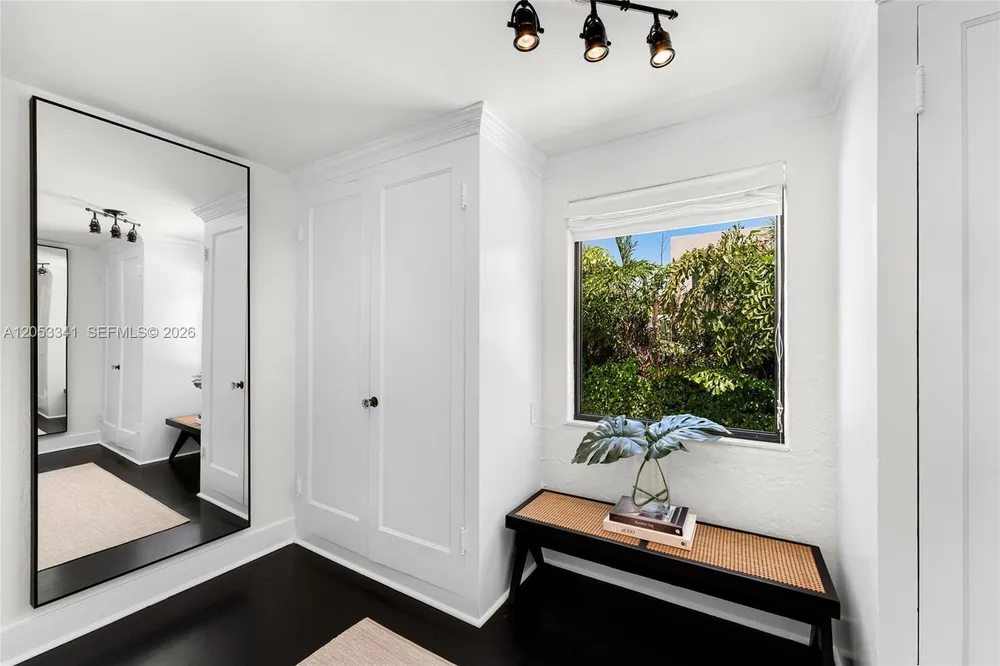 4430 Alton Rd, Miami Beach, FL 33140