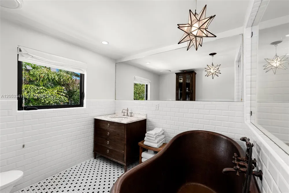 4430 Alton Rd, Miami Beach, FL 33140