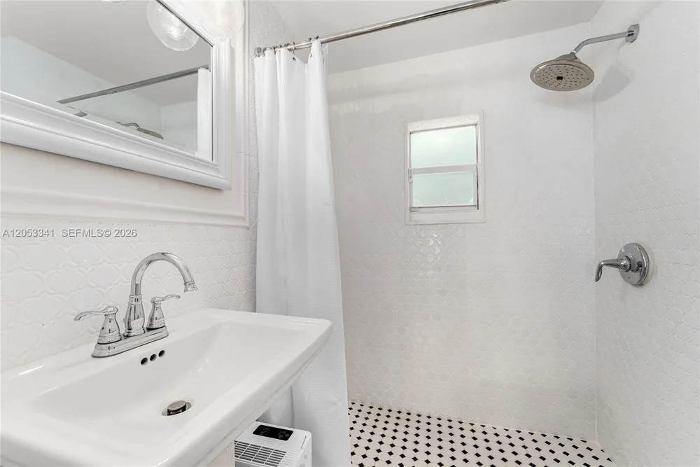 4430 Alton Rd, Miami Beach, FL 33140