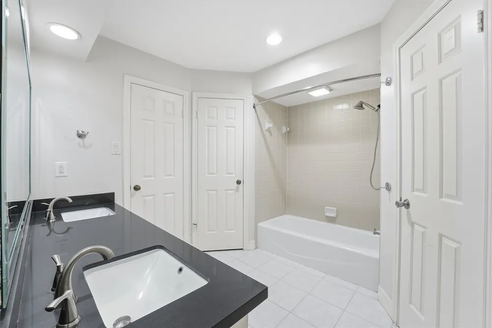 12527 Piping Rock Dr, Houston, TX 77077
