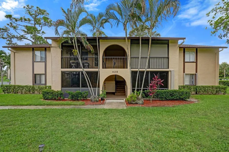 429 Pine Glen Ln, Greenacres, FL 33463