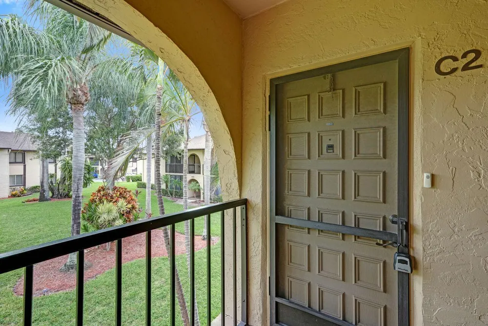 429 Pine Glen Ln, Greenacres, FL 33463