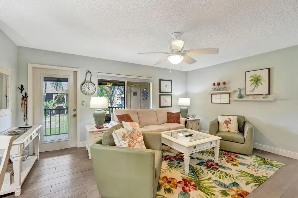 429 Pine Glen Ln, Greenacres, FL 33463