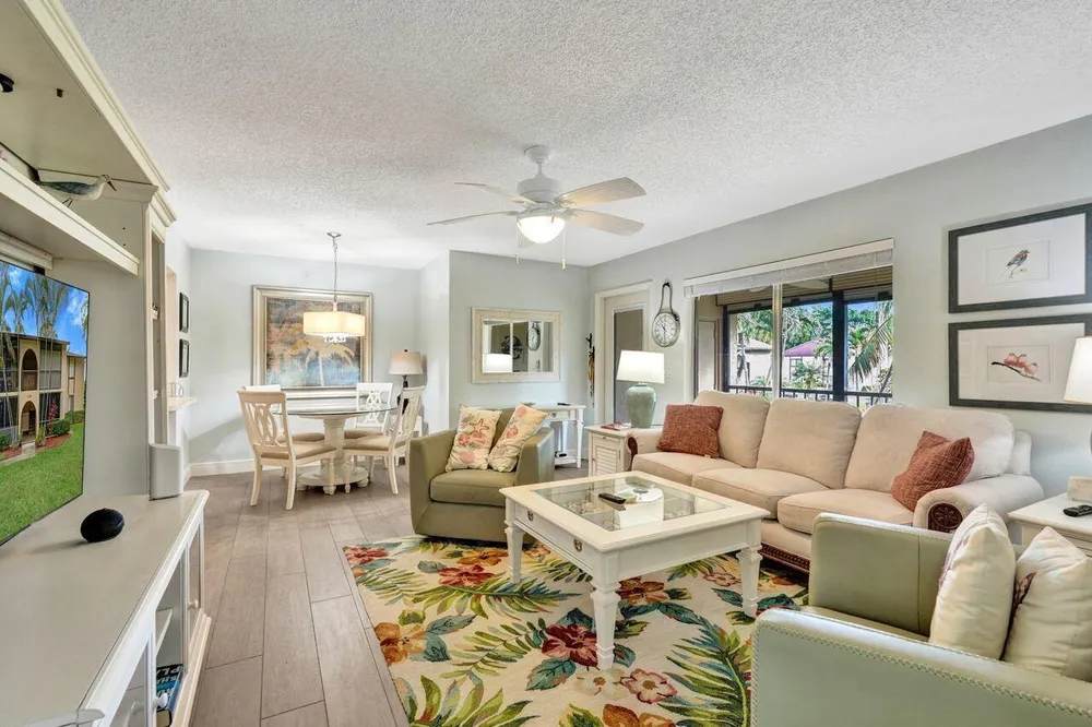 429 Pine Glen Ln, Greenacres, FL 33463
