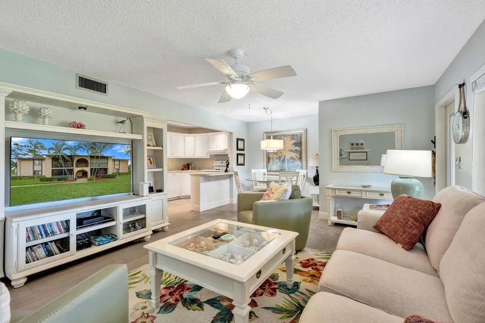 429 Pine Glen Ln, Greenacres, FL 33463