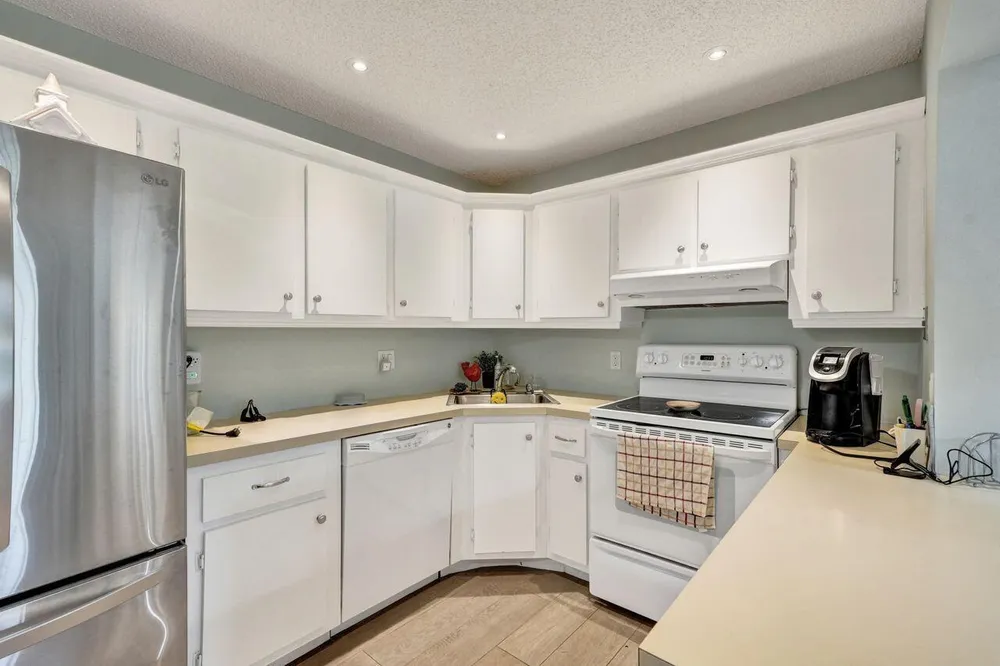 429 Pine Glen Ln, Greenacres, FL 33463