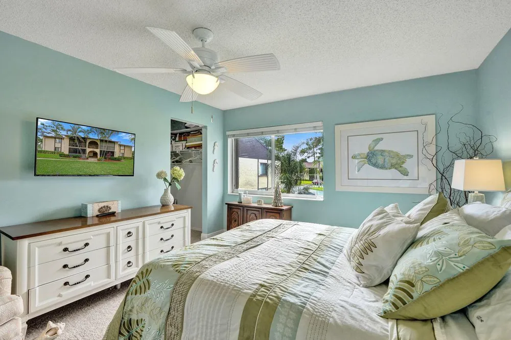 429 Pine Glen Ln, Greenacres, FL 33463