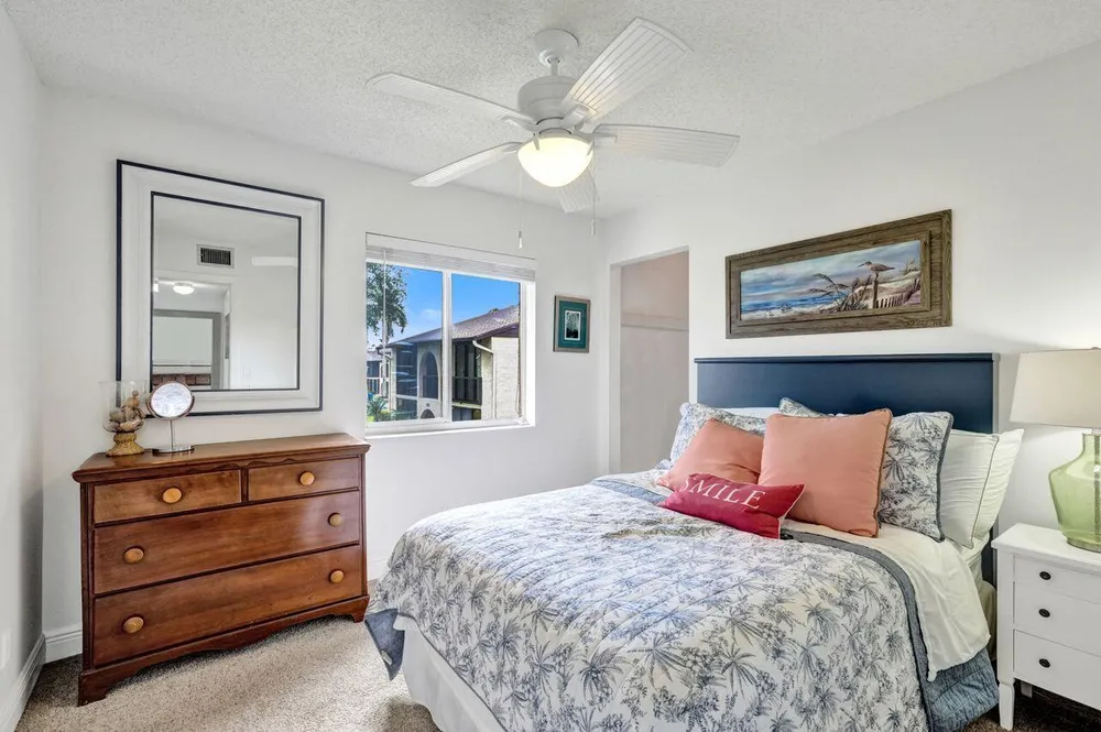 429 Pine Glen Ln, Greenacres, FL 33463