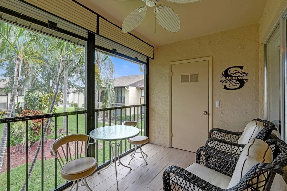 429 Pine Glen Ln, Greenacres, FL 33463