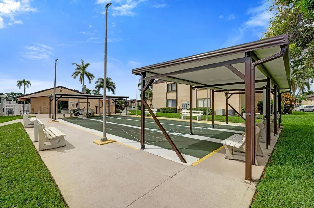 429 Pine Glen Ln, Greenacres, FL 33463