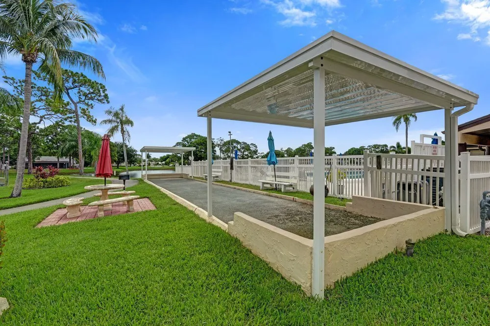 429 Pine Glen Ln, Greenacres, FL 33463