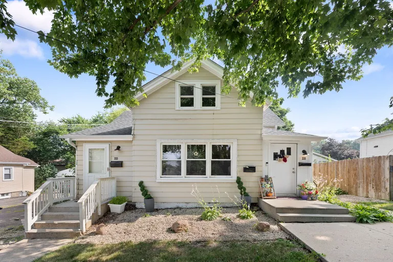 333 E Lincoln Ave, Barrington, IL 60010